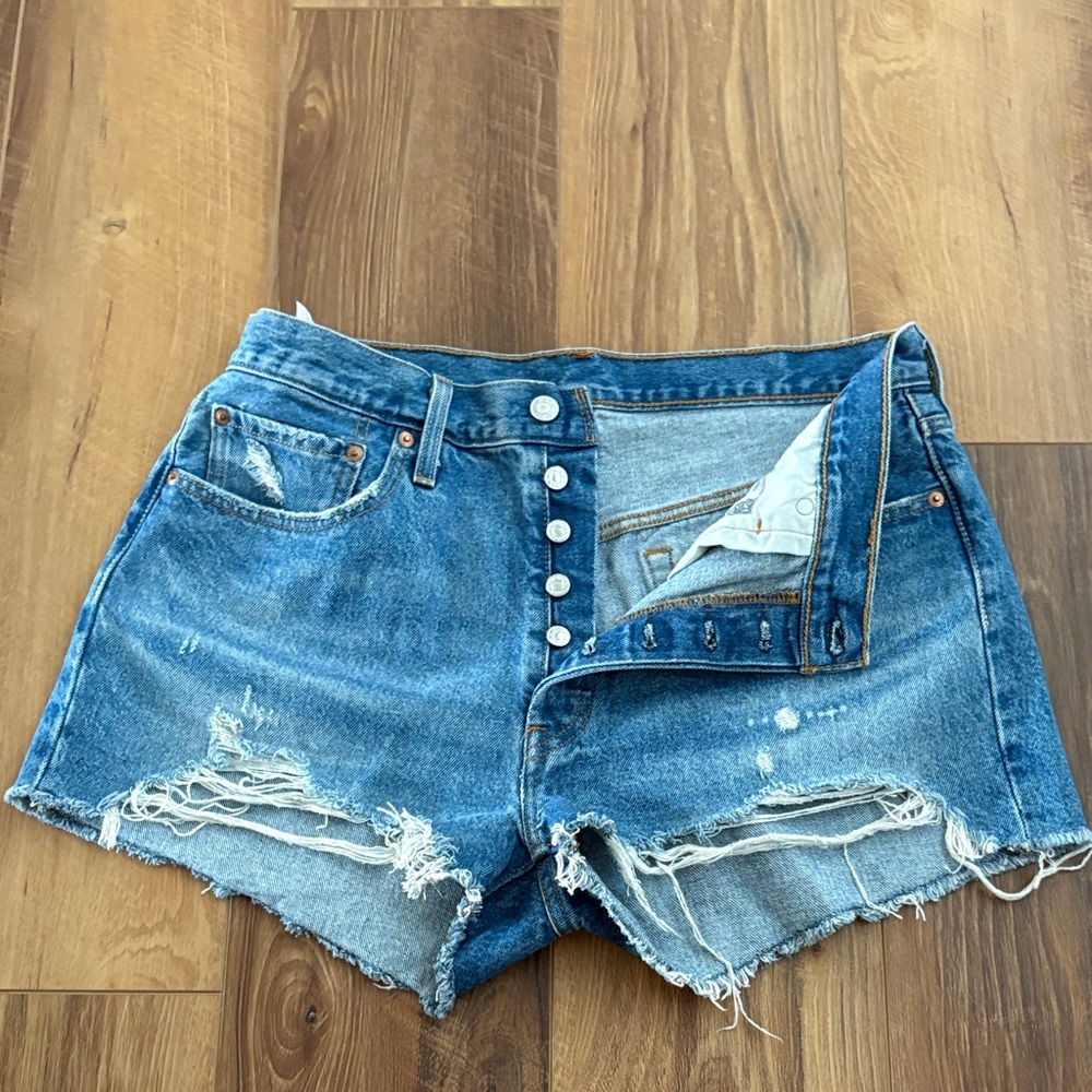 Levi’s denim Jean shorts 100% cotton button fly size 32 EUC